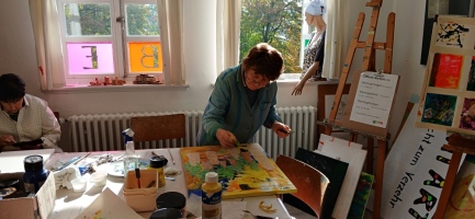 Eindrücke vom kreativen Arbeiten im Workshop Experimentelle Malerei 6 · Doris Duden · Christa Thomann